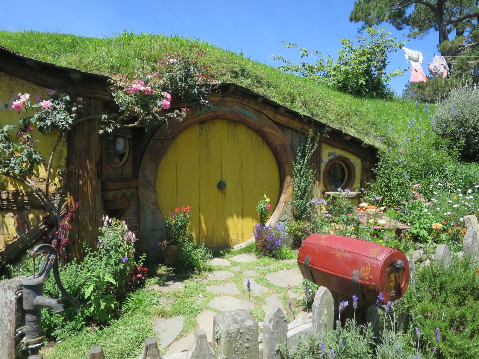 Hobbiton Movie Set